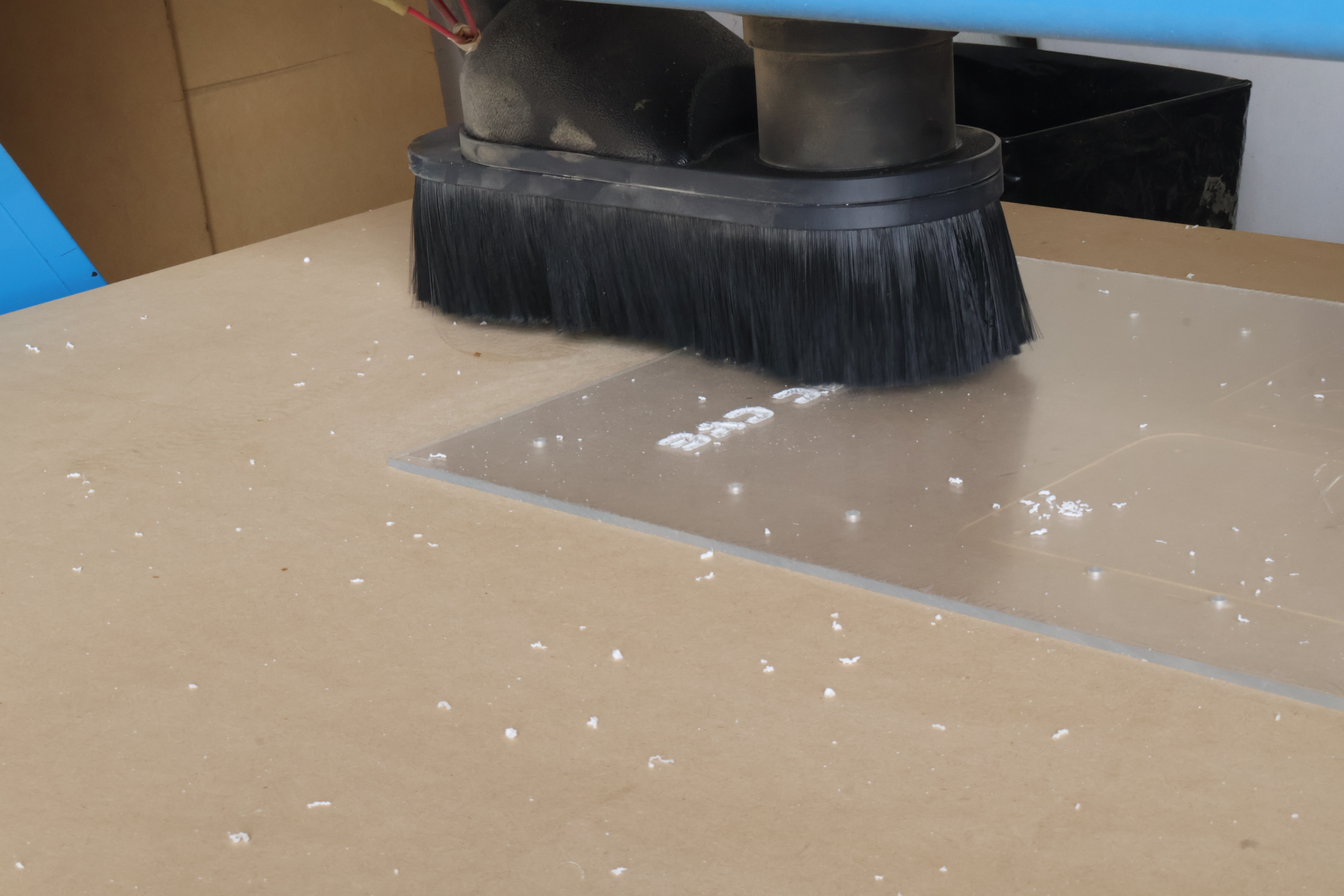 Close-cut with dust shoe